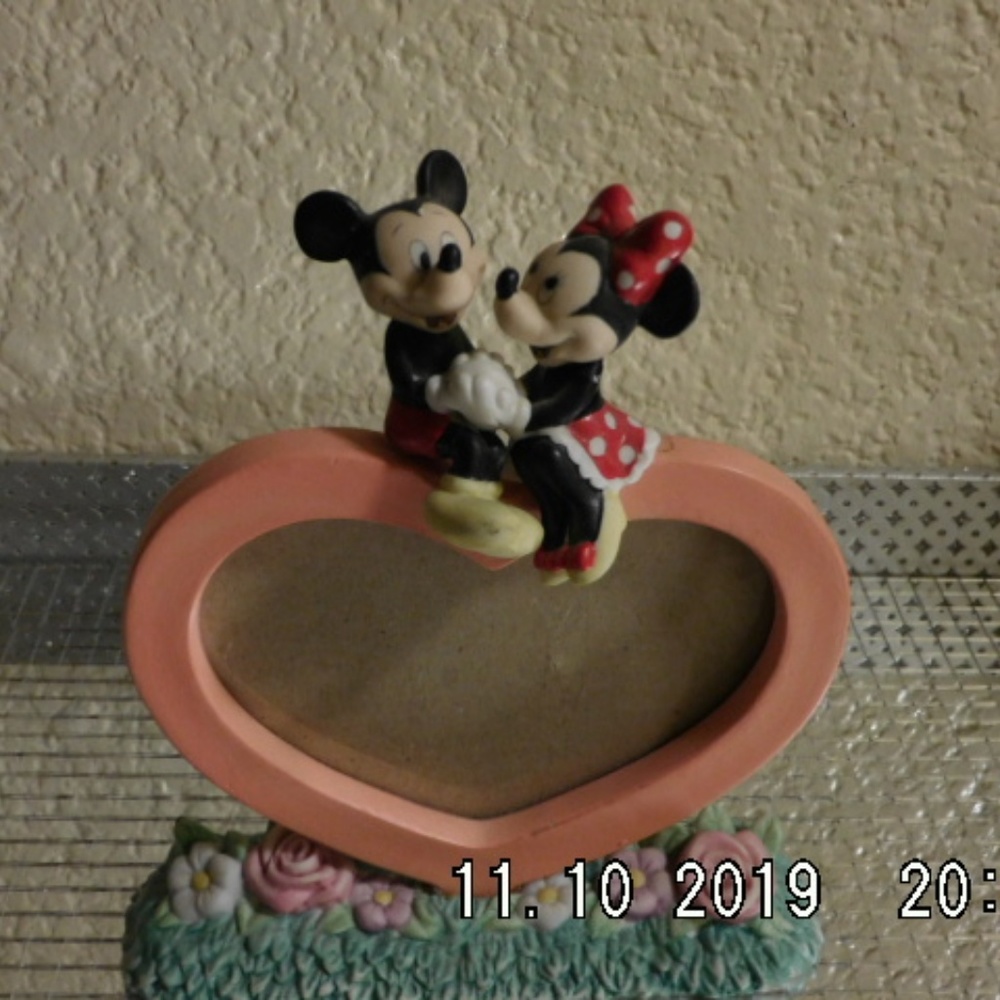 Disney's Mickey & Minnie mouse frame